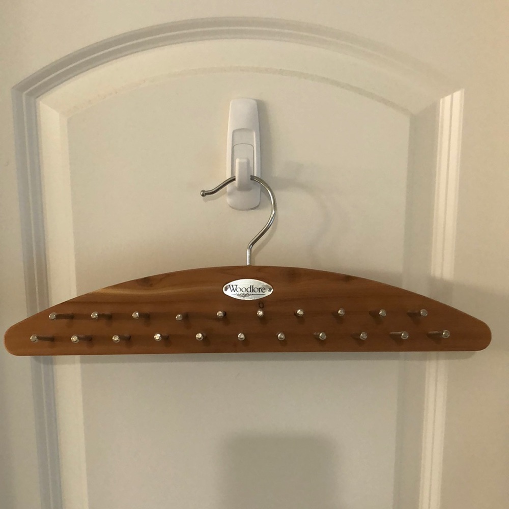 Cedar Woodlore tie/belt/scarf hanger